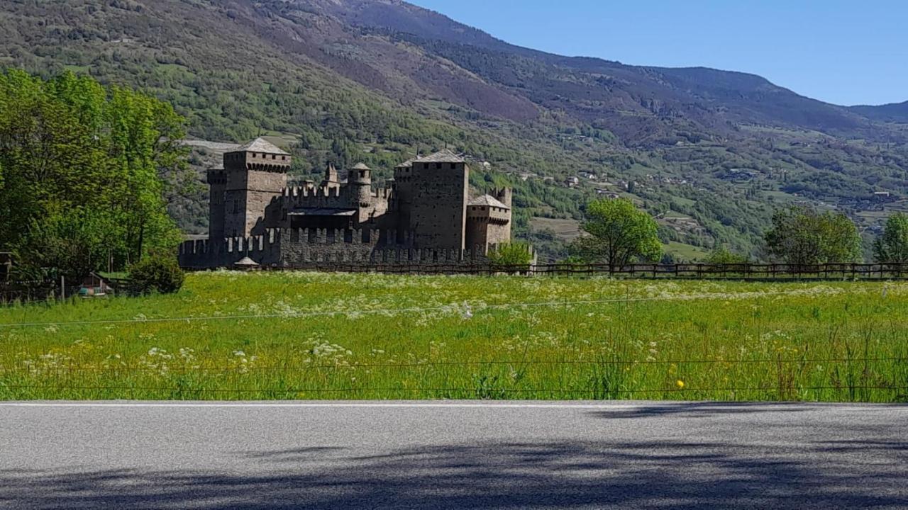 Vue Du Chateau Villa Fenis Exterior photo